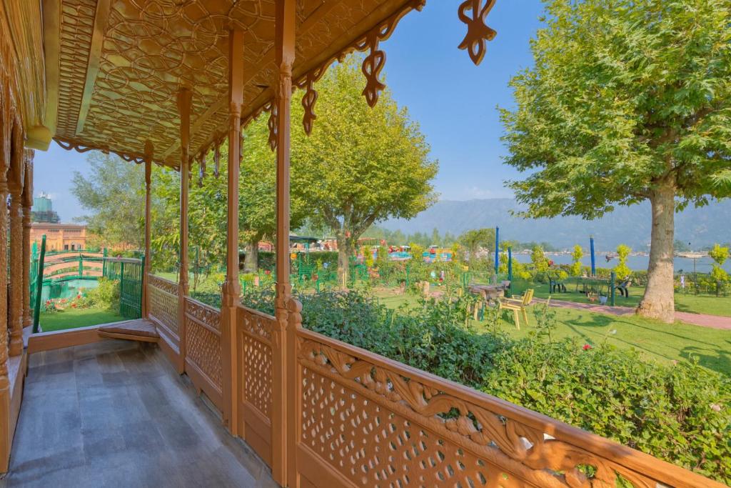 Demo Houseboat Dal Lake