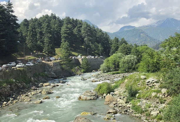 Kashmir Tour Package from Mangalore – 5 Nights 6 Days