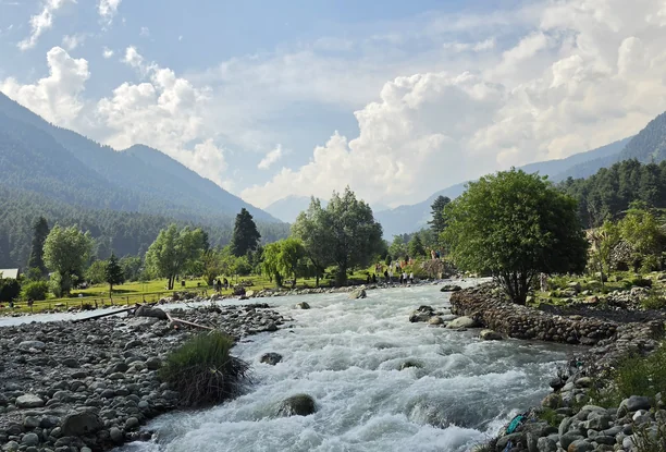 Kashmir Tour Packages From Surat – 6 Nights 7 Days - Kashmir tour package