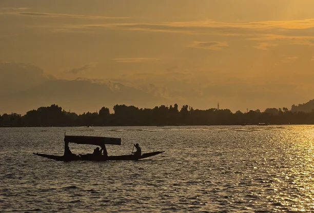 Kashmir Honeymoon Package for 7 Days - Kashmir tour package