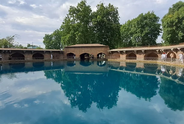 Kashmir Meadow of Flowers Tour Package – 5 Nights / 6 Days