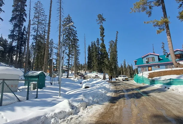 Kashmir 3 Nights 4 Days Tour Package – Srinagar, Gulmarg & Pahalgam