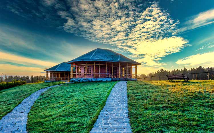 Doodhpathri Tourist Destination in Kashmir