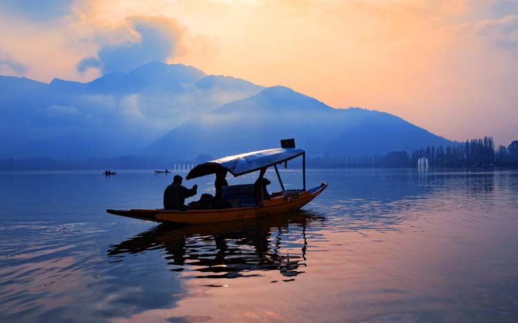 How to Reach Kashmir by Rail, Air and Via Road