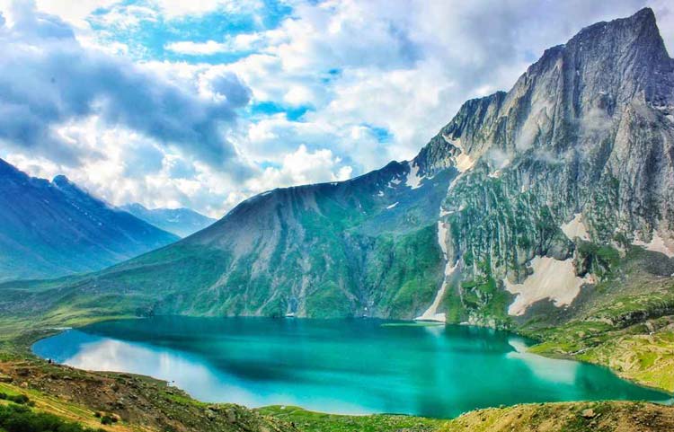 List of Top 10 Tourist Places to Visit in Kashmir