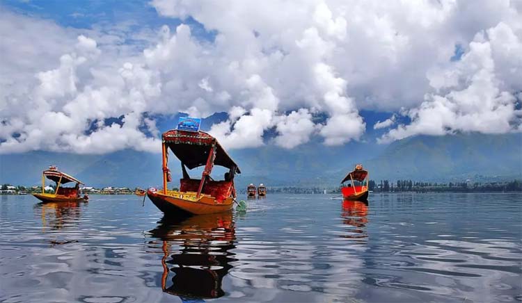 Travel to Surinsar Lake Kashmir
