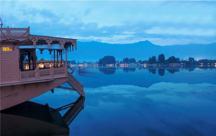 Visit Nagin Lake in Srinagar, Kashmir